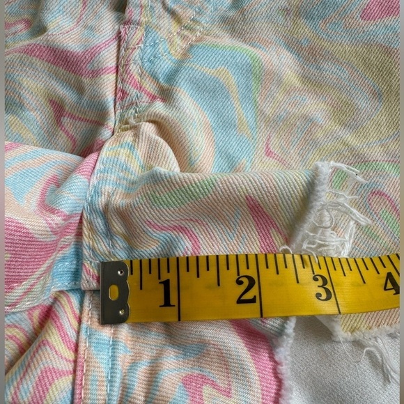 Zara Shorts Pastel Swirl High Rise Pink Yellow Tie Dye Jean 2" Inseam Size 6 - Picture 7 of 7